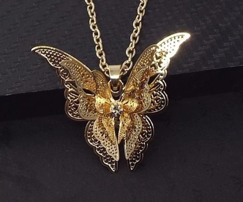 Lovely Gold Butterfly Pendant Necklace